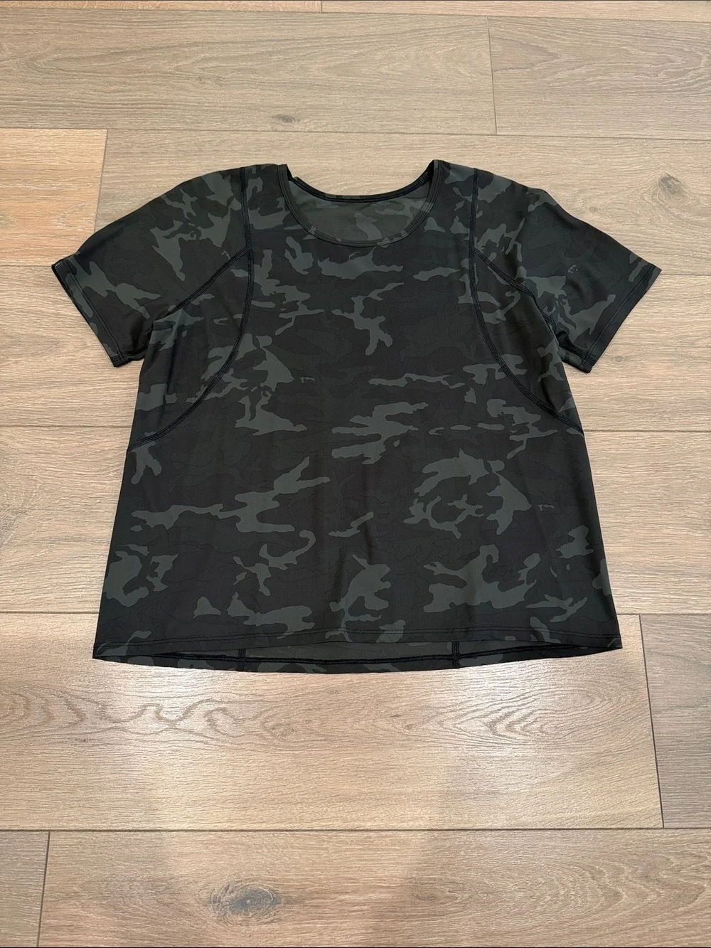 LULULEMON Incognito Camo Multi Gator Green Outrun The Heat Short Sleeve Size 10